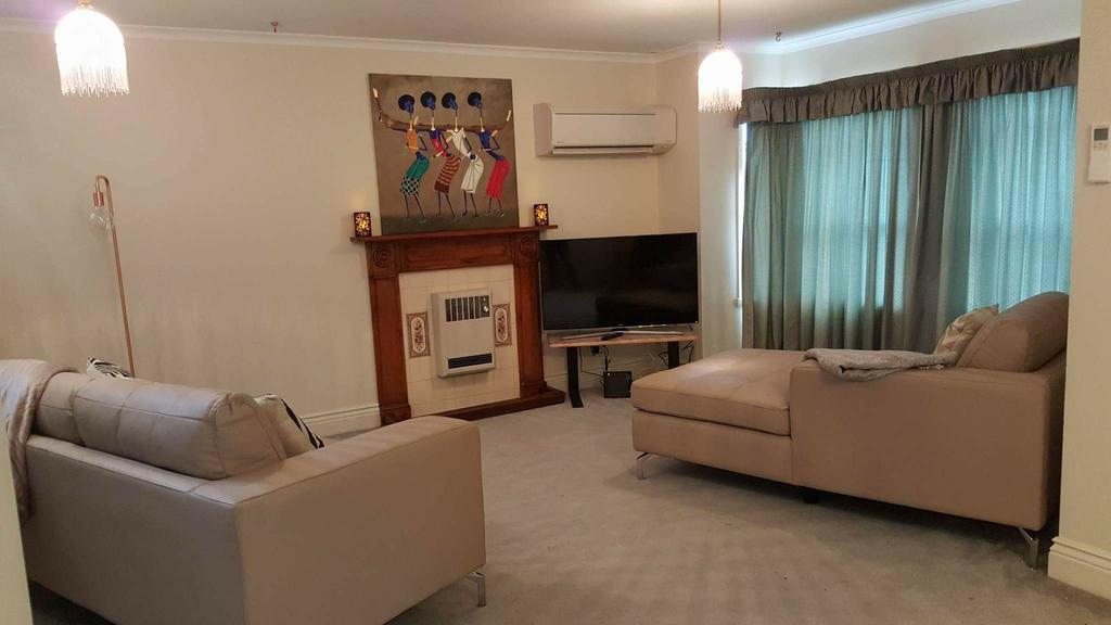City Townhouse Walking Distance To City Лонсестън Екстериор снимка